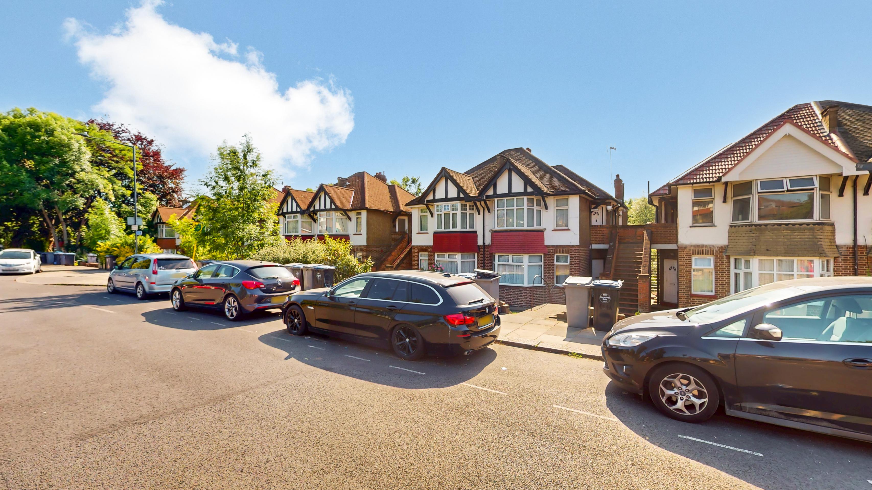 Modern Apartment Barnhill Road, Wembley HA9